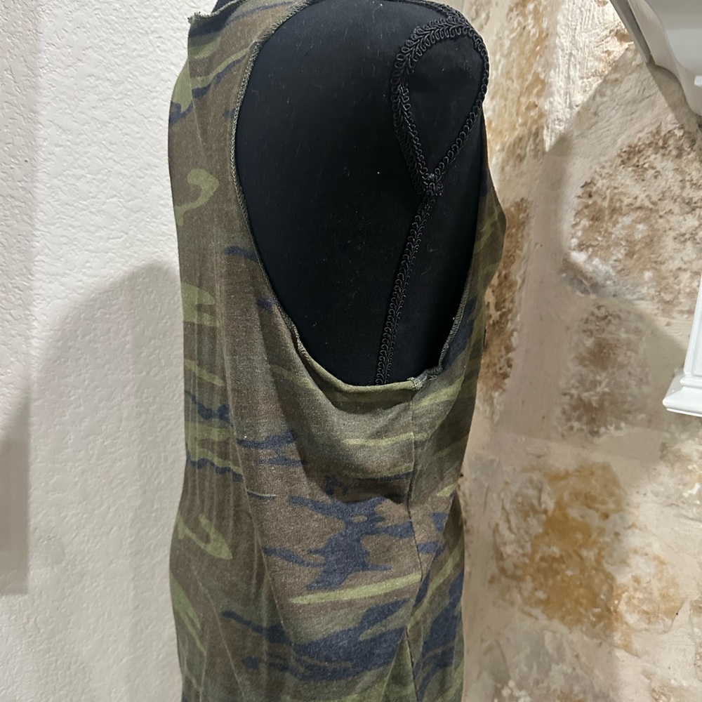 Camo colored tank top - Picture 3 of 3